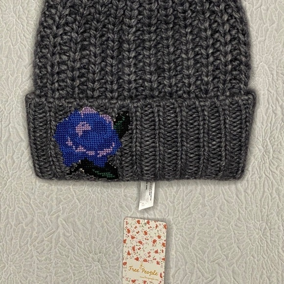 Free People Everything Rosy Beanie -> Free People Everything Rosy Beanie main image 5